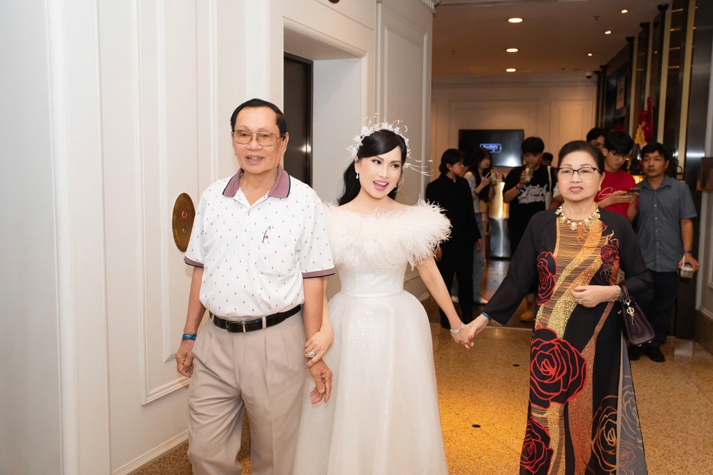 Ca sĩ tỷ phú Hà Phương hé lộ lý do 20 năm vắng bóng trong làng giải trí - 1