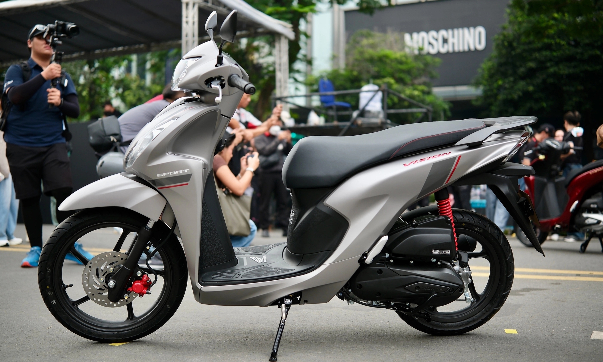 Các HEAD của Honda sao thế? nhiều mẫu xe máy tiếp tục đội giá cả chục triệu đồng - lý do đằng sau là gì?- Ảnh 2. Các HEAD của Honda sao thế? nhiều mẫu xe máy tiếp tục đội giá cả chục triệu đồng - lý do đằng sau là gì?- Ảnh 2.