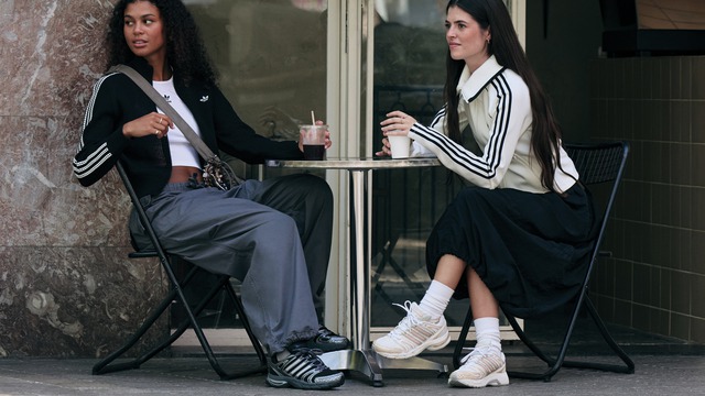 Các mẫu giày chạy bộ với phong cách trẻ trung, cá tính để xuống phố- Ảnh 1.