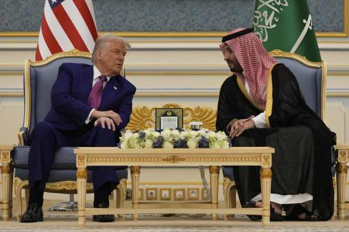 Tổng thống Mỹ Donald Trump và Thái tử Arab Saudi Mohammed bin Salman tại Cung điện Hoàng gia ở thủ đô Riyadh ngày 13/5/2025. Ảnh: AP