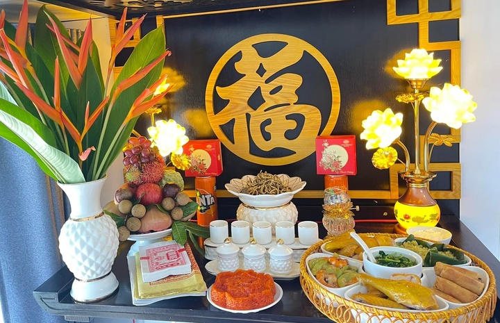 Cách đặt 3 hũ muối gạo nước trên bàn thờ- Ảnh 1.