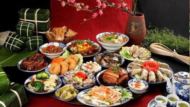 Việc thu nạp thức ăn trước khi uống rượu rất quan trọng sẽ làm chậm quá trình hấp thu rượu. Ảnh minh họa: TL