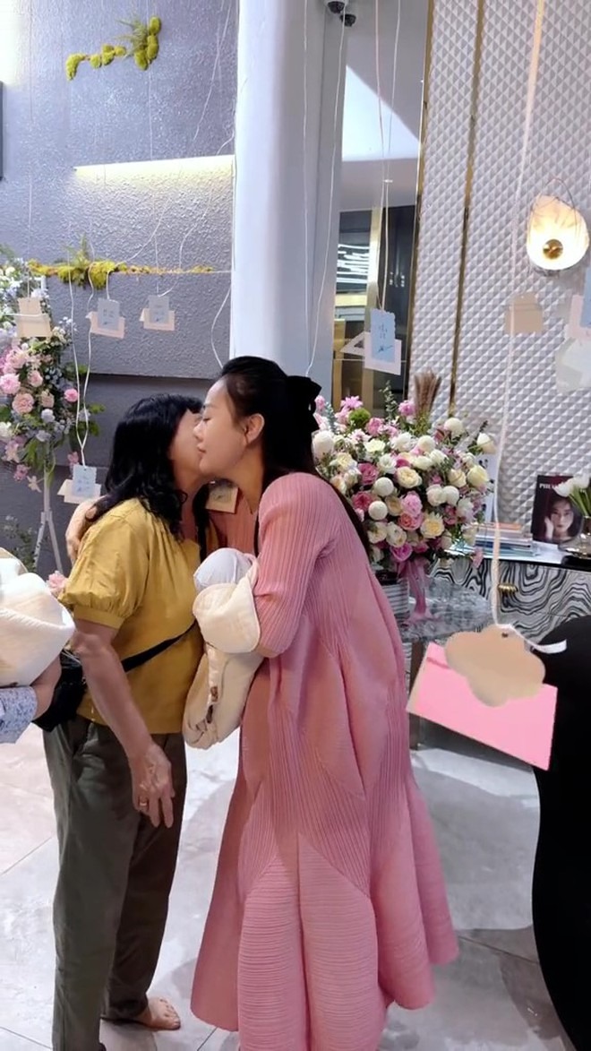 Cách mẹ chồng đối đãi với Phương Oanh- Ảnh 2.