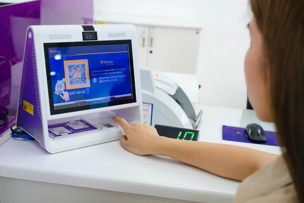 Số hóa dữ liệu người gửi tiền: Chìa khóa để rút ngắn quy trình chi trả và củng cố niềm tin bền vững trong hệ thống ngân hàng. Ảnh: TL 3a4f54bc-4e58-4089-ac84-8eee64c309e4.jpg