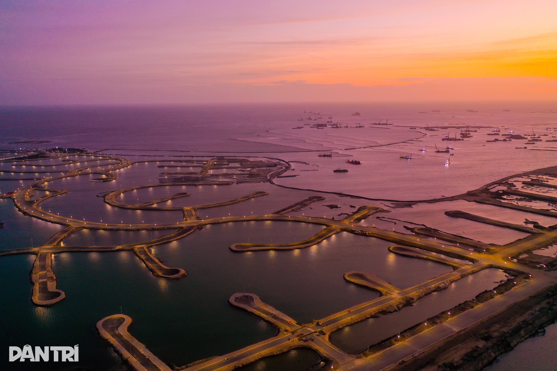 Cần Giờ rực sáng đêm ngày trên đại công trường lấn biển - 1