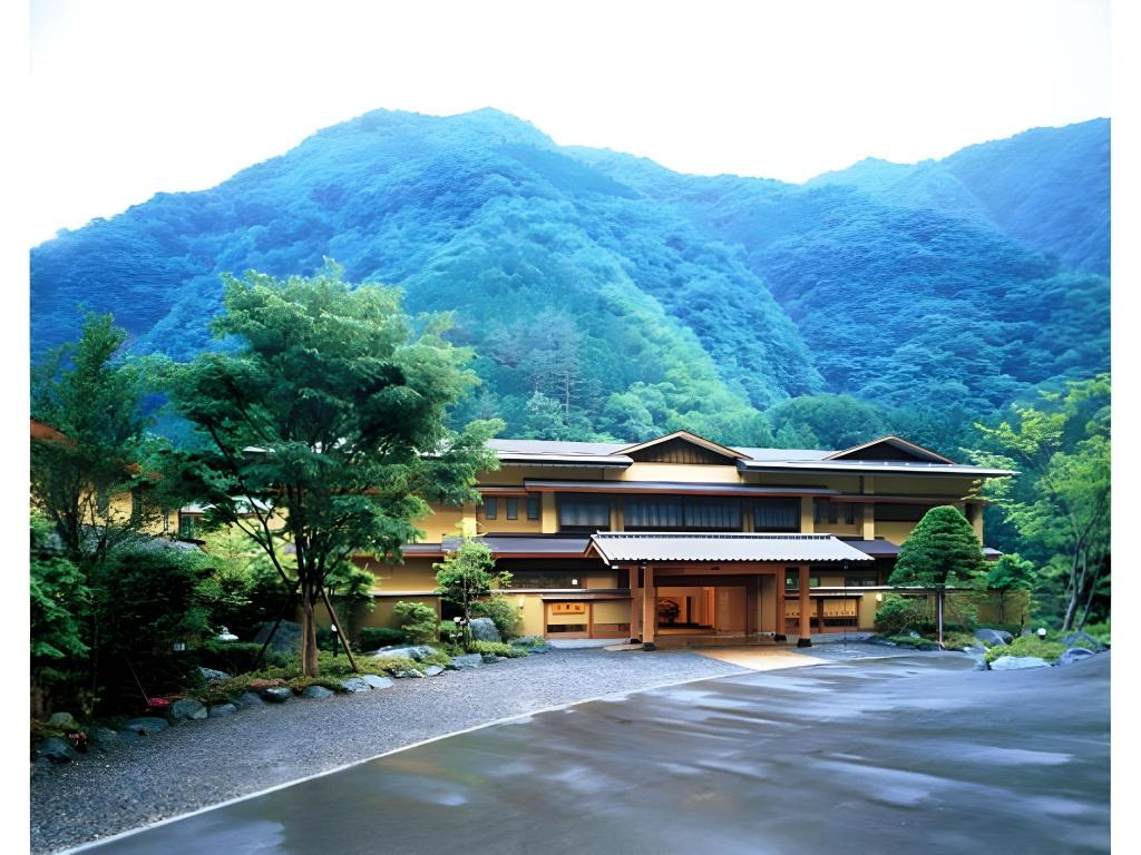 Cận cảnh khách sạn mở 1.321 năm 52 đời chủ phá vỡ kỷ lục Guinness, mỗi ngày xả 1.600 lít nước ngay giữa rừng hiu quạnh- Ảnh 1.