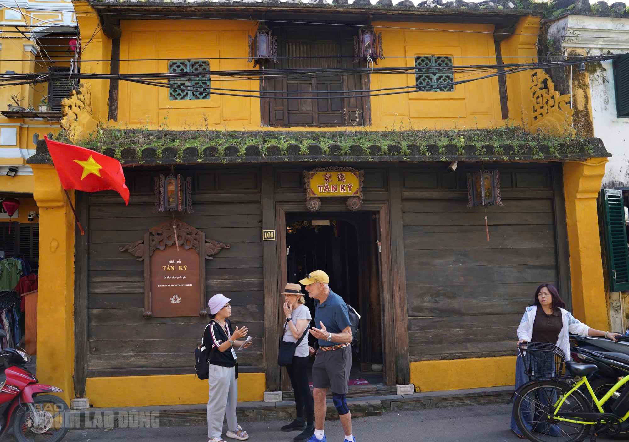 Cận cảnh nhà cổ Tấn Ký, hơn hai thế kỷ giữ hồn thương cảng Hội An  - Ảnh 1.