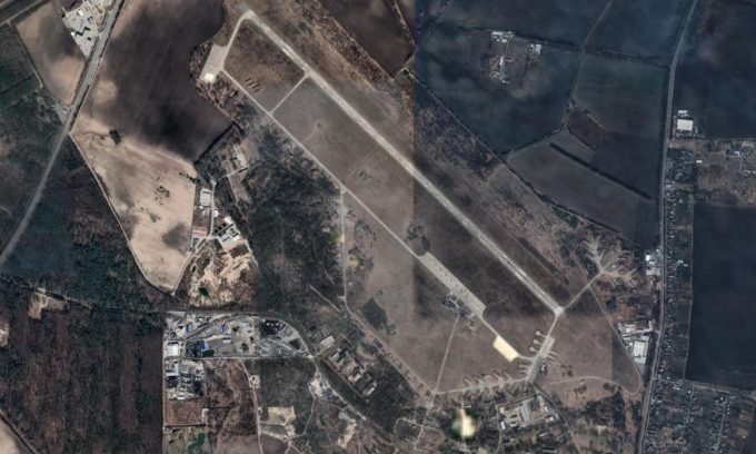 Sân bay Vasilkov với nhiều bãi đỗ máy bay, nhà kho bị làm mờ trong ảnh vệ tinh. Ảnh: Google Maps