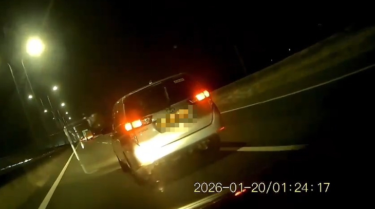 Cảnh sát giao thông cảnh báo 'chuyển làn không xi nhan' trên cao tốc dễ xảy ra tai nạn nghiêm trọng 1 cao tốc - Ảnh 1.