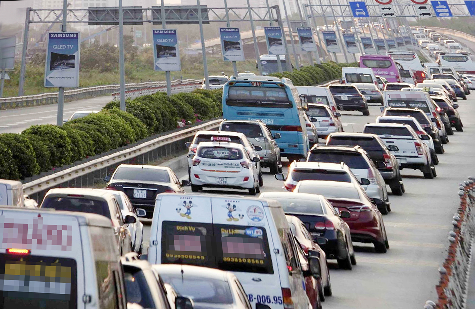 Cao tốc vẫn chưa hết bất cập- Ảnh 1. Cao tốc vẫn chưa hết bất cập- Ảnh 1.