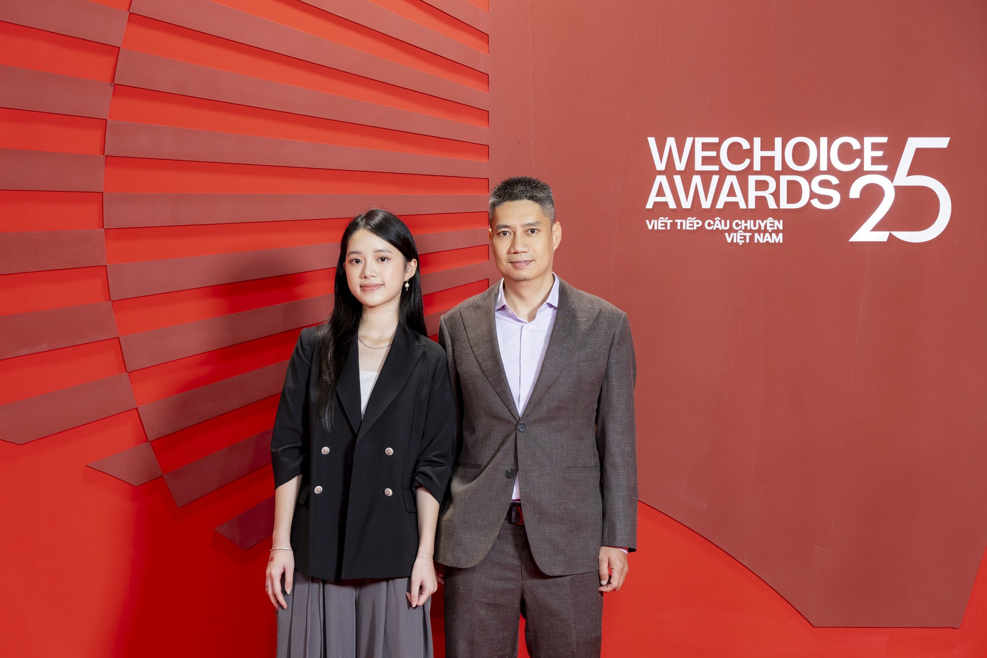 Cháu gái HLV Mai Đức Chung khoe visual xinh đẹp, tự hào và khâm phục khi ông nội là Đại sứ truyền cảm hứng WeChoice Awards- Ảnh 1.