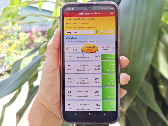 Vé máy bay chặng Vinh - TP HCM ngày 23-25 hết chỗ. Ảnh: Thi Hà