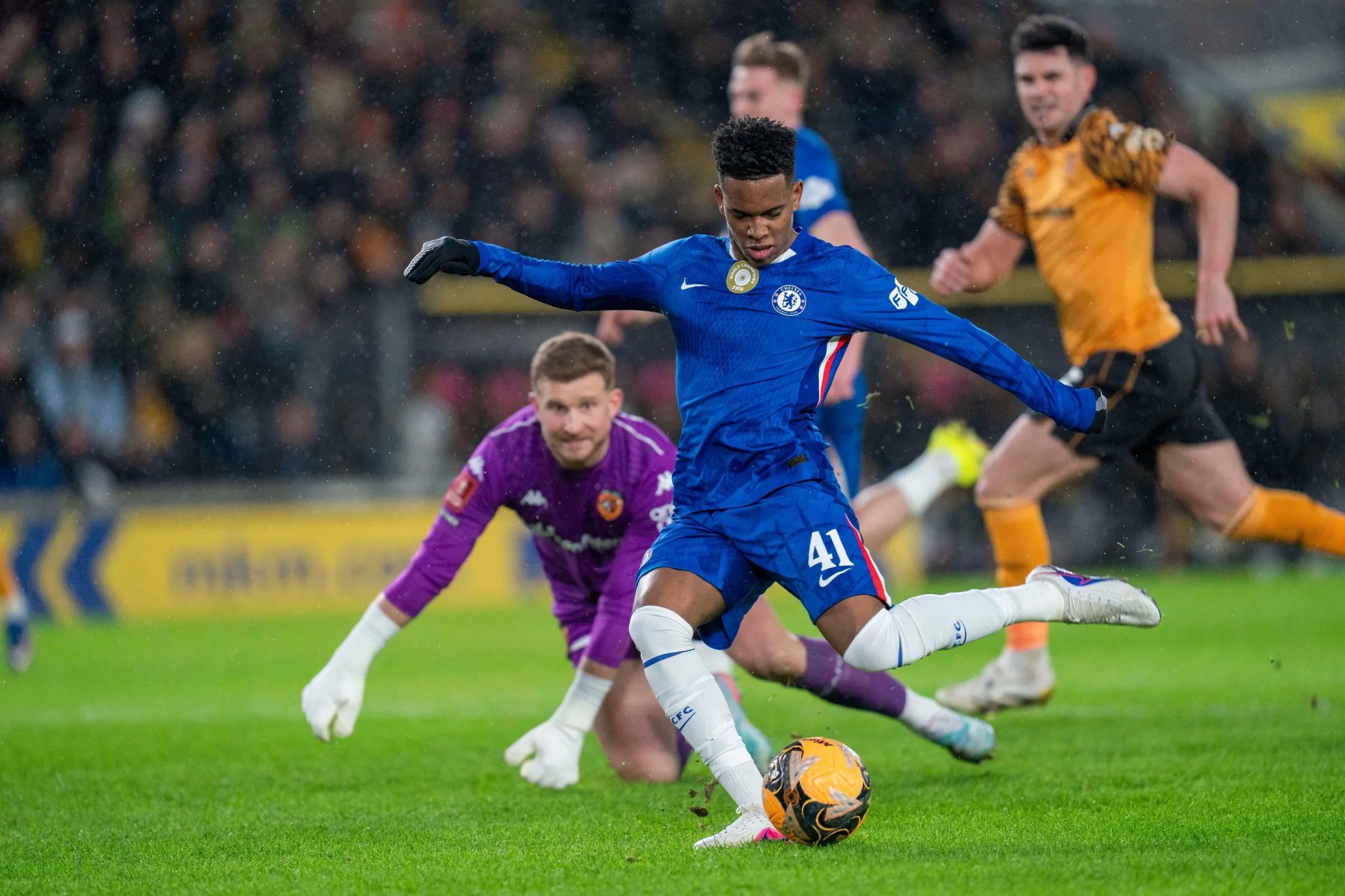 Chelsea bỏ lỡ 2 pha bóng “khó tin nhất mùa” - Ảnh 1.