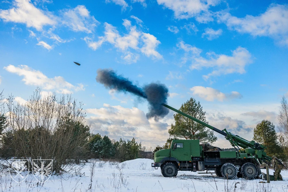 Lữ đoàn pháo binh số 147 của Ukraine khai hỏa trên tiền tuyến. Ảnh: X chien-su-nga-ukraine-27-2.jpg