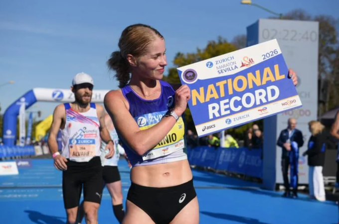 Alisa Vainio vô địch nội dung nữ Sevilla Marathon 2026 với thành tích kỷ lục Phần Lan. Ảnh: Yahoo Sports