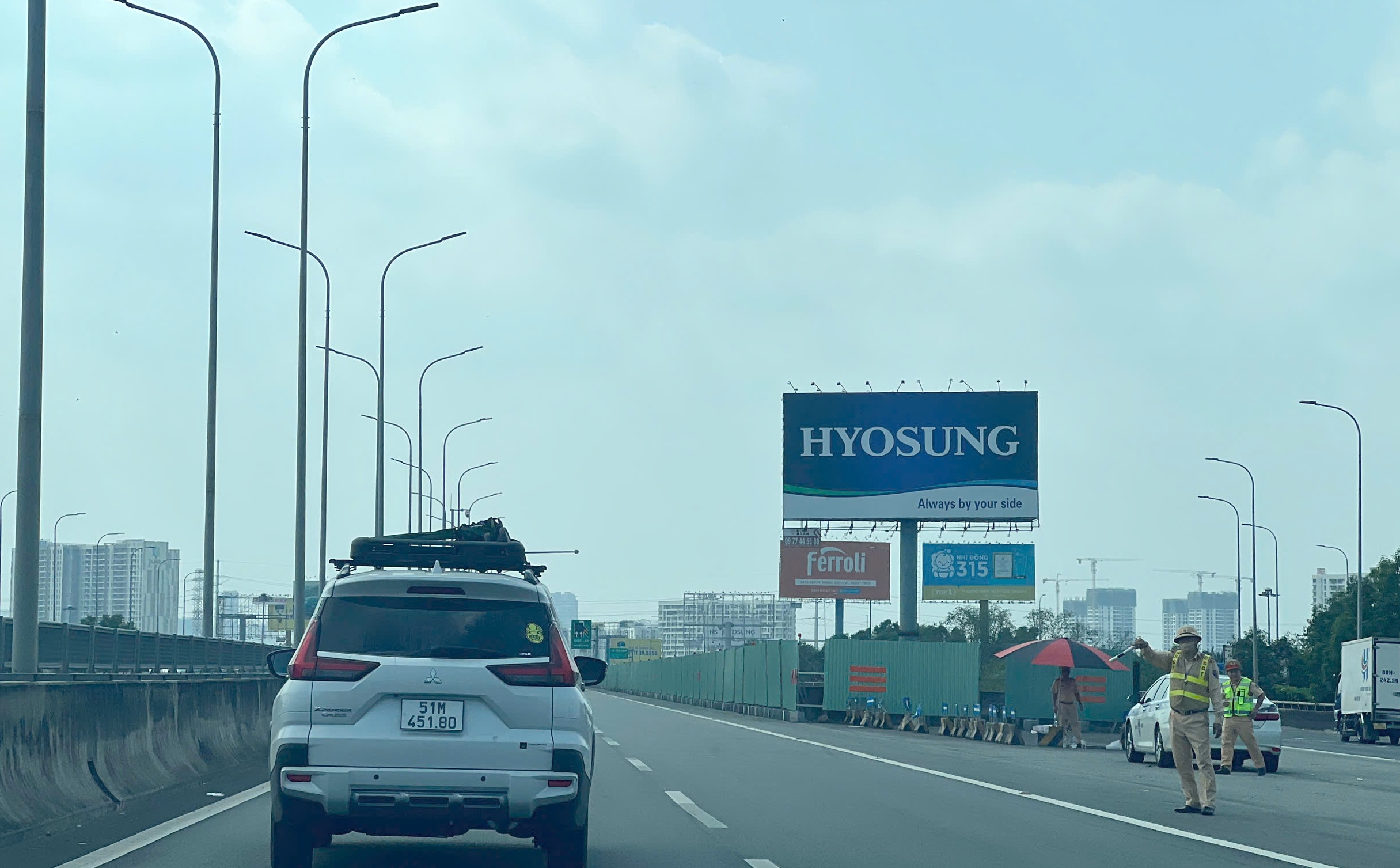 Chiều mùng 5, cao tốc Dầu Giây về TP.HCM ùn ứ đoạn trạm thu phí, nút giao An Phú thoáng 1 Chiều mùng 5, cao tốc Dầu Giây về TP.HCM ùn ứ đoạn trạm thu phí, nút giao An Phú thoáng - Ảnh 1.