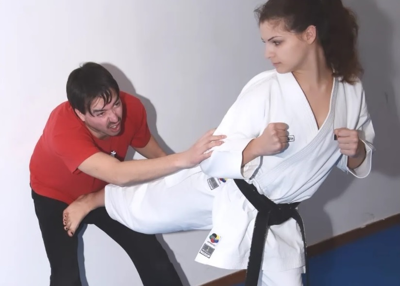 Chiêu thức ác hiểm bị cấm trong truyện Kim Dung, lại hữu dụng ngoài đời - Ảnh 1.