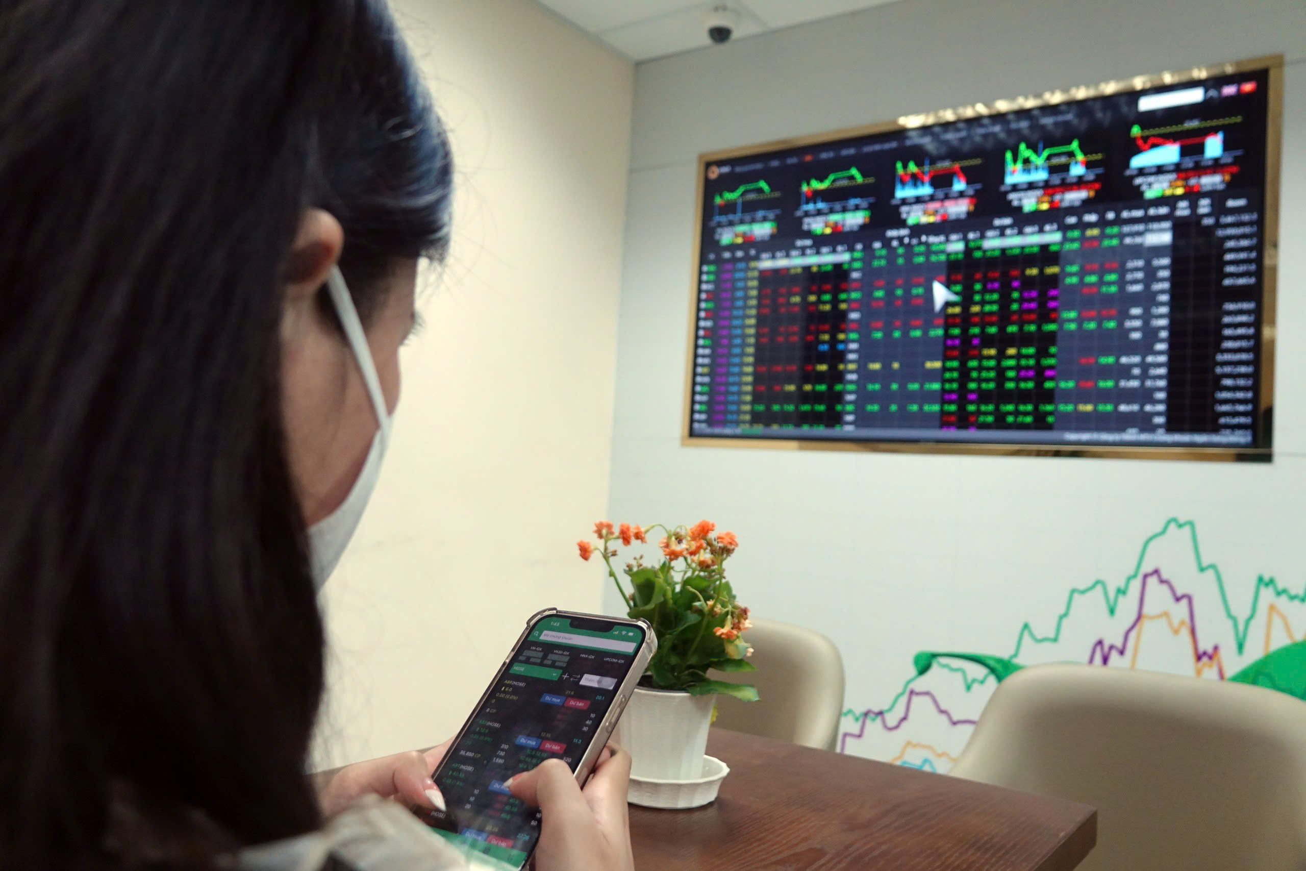 Chọn cổ phiếu theo phong thủy sau kỳ nghỉ Tết Bính Ngọ?- Ảnh 1.