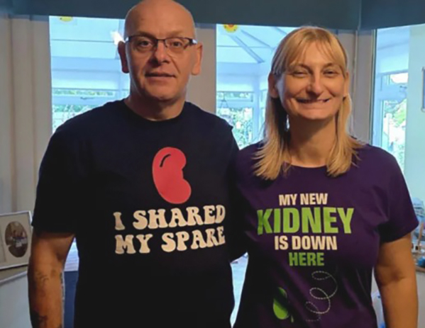 Bà Allison và ông Darren cho biết sức khỏe của cả hai đều đang hồi phục rất tốt sau ca phẫu thuật. Ảnh: Allison and Darren Clay