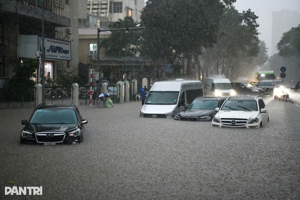 Chống ngập đô thị tại Hà Nội, TPHCM: Cống to là chưa đủ - 1