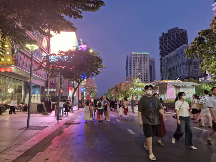 Chủ tịch TP.HCM yêu cầu chấm dứt tổ chức sự kiện tràn lan trên đường Lê Lợi- Ảnh 2.