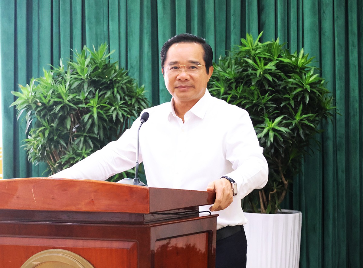 Chủ tịch UBND TPHCM yêu cầu mỗi cán bộ phải làm việc quyết liệt, trách nhiệm - Ảnh 1.