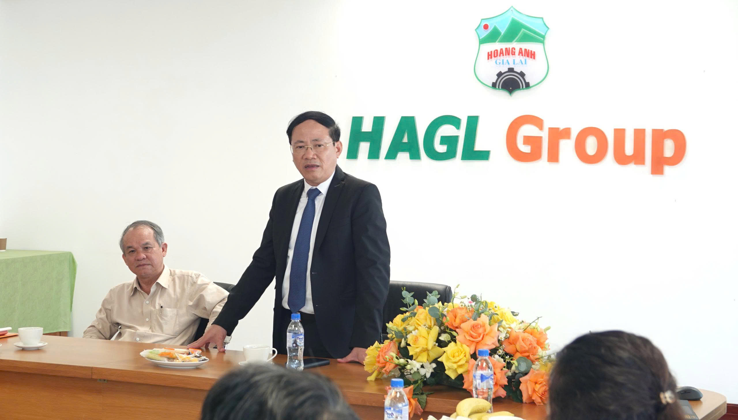 Chủ tịch tỉnh Gia Lai thăm Tập đoàn Hoàng Anh Gia Lai và định hướng phát triển 2026 - Ảnh 1.