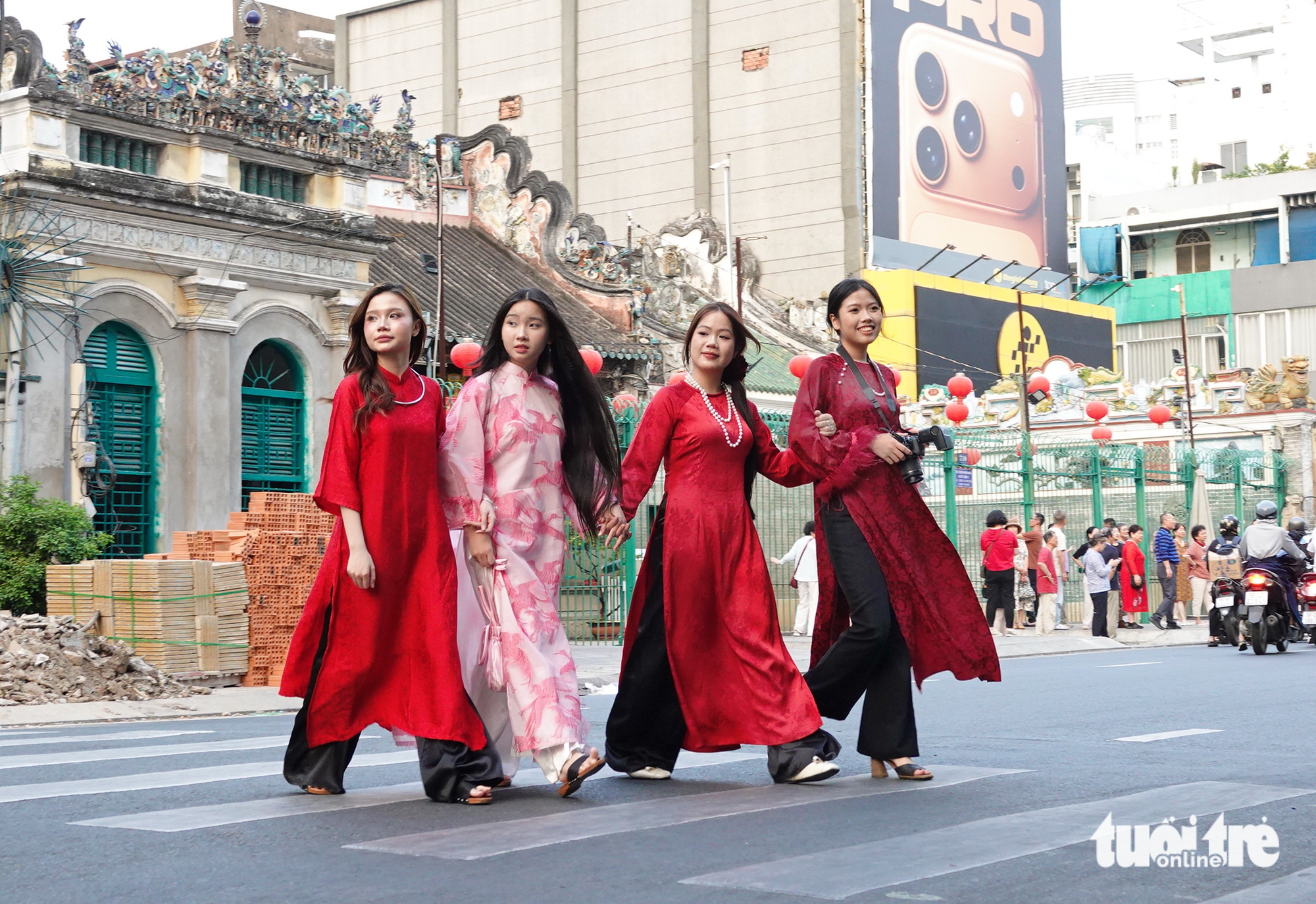 Chưa nghe mùi Tết? Có thể Tết đang chờ bạn 'bật công tắc' bằng mấy việc này - Ảnh 1.