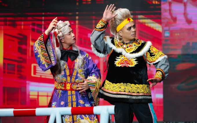 Duy Nam (vai Tào Đẩu) và Tiến Minh (vai Thiên Lôi) trong chương trình. Ảnh: VTV