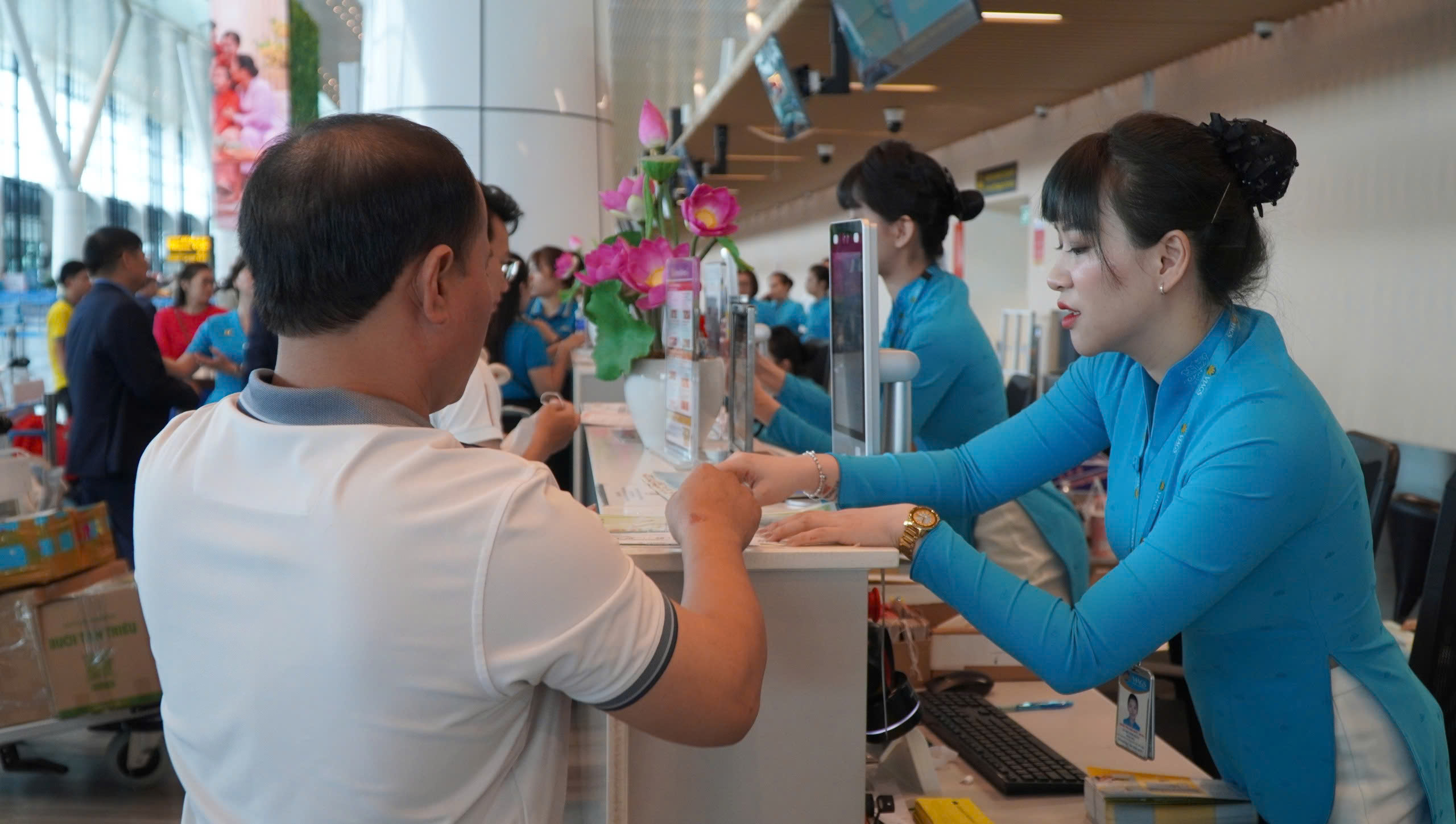 Chuyến bay Công đoàn đưa hơn 1.050 công nhân về quê đón Tết - Ảnh 13.