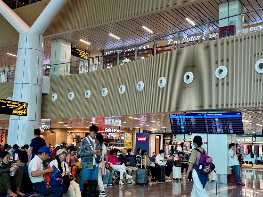 Chuyến bay chậm 2 giờ phải phục vụ ăn uống, chậm 3 giờ hoàn tiền vé - 1