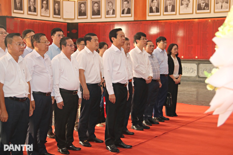 Chuyến đi để trở về trọn nghĩa tình với Bộ trưởng Nội vụ ngày giáp Tết - 1