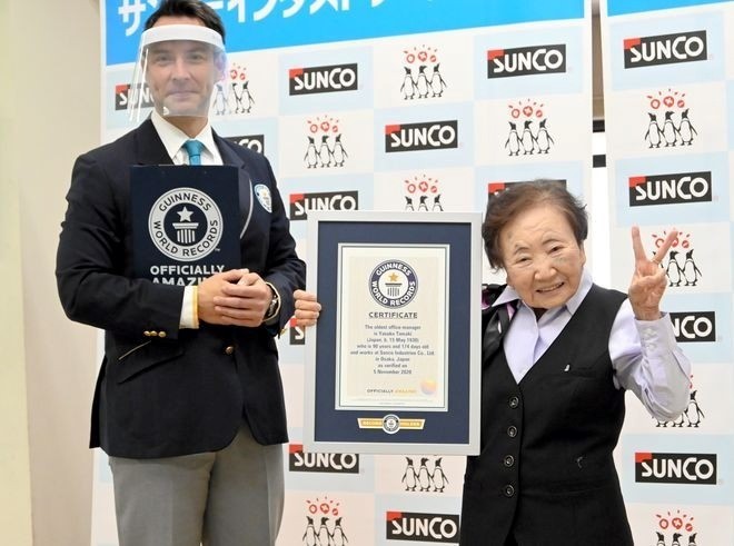 Chuyện khó tin của nữ nhân viên 90 tuổi và kỷ lục Guinness gây sốt toàn cầu- Ảnh 5.