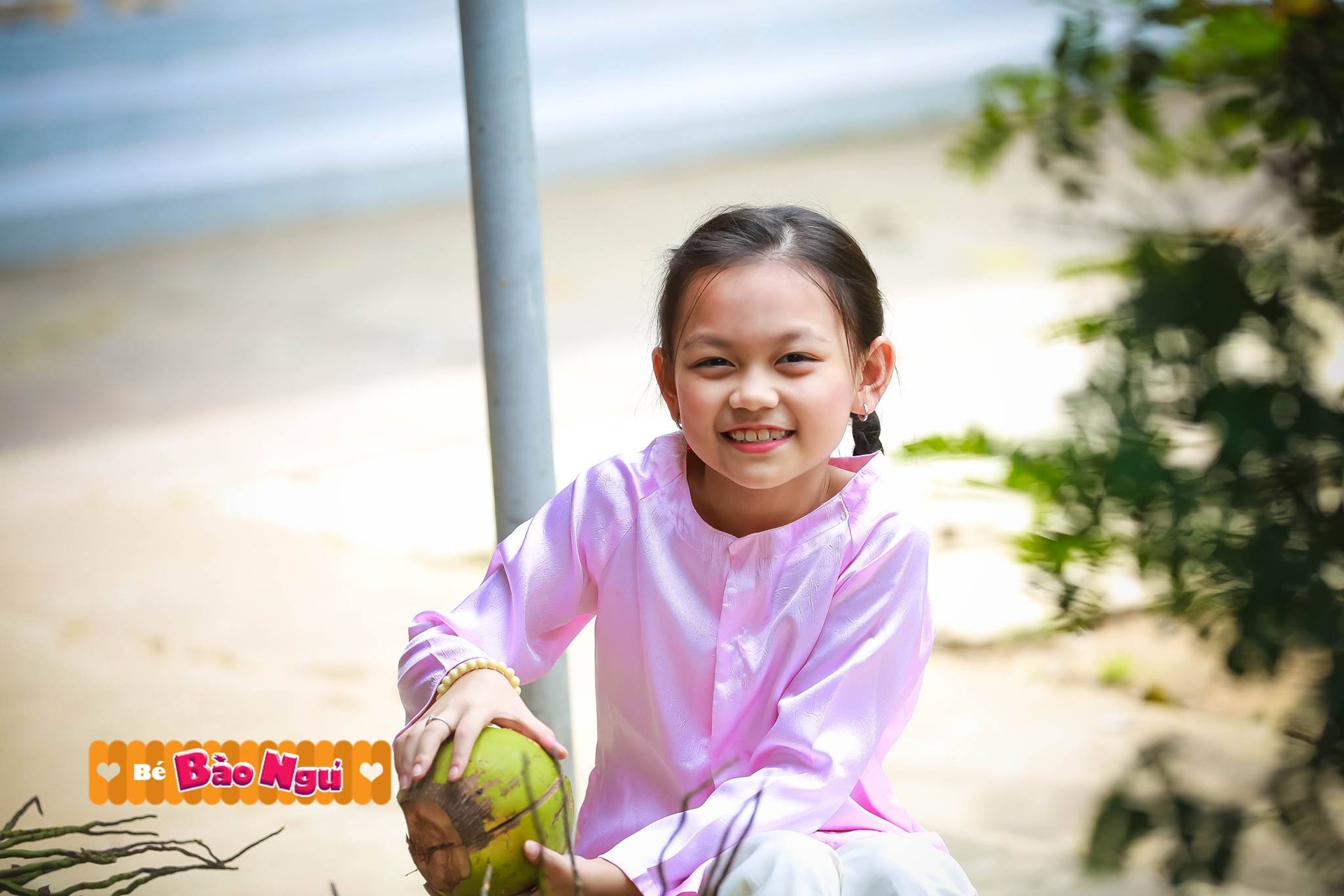 Có MV 650 triệu view nhưng không thu được tiền, bé Bào Ngư tuổi 18 ra sao? - 1