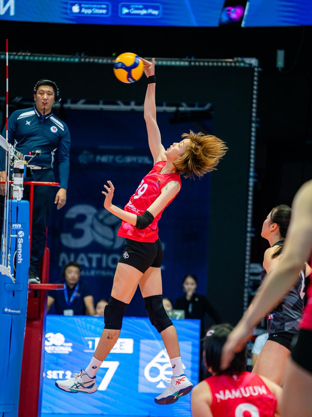 Cô gái Việt cao 1,95m khiến các VĐV bóng chuyền Mông Cổ bật khóc khi chia tay - Ảnh 1.