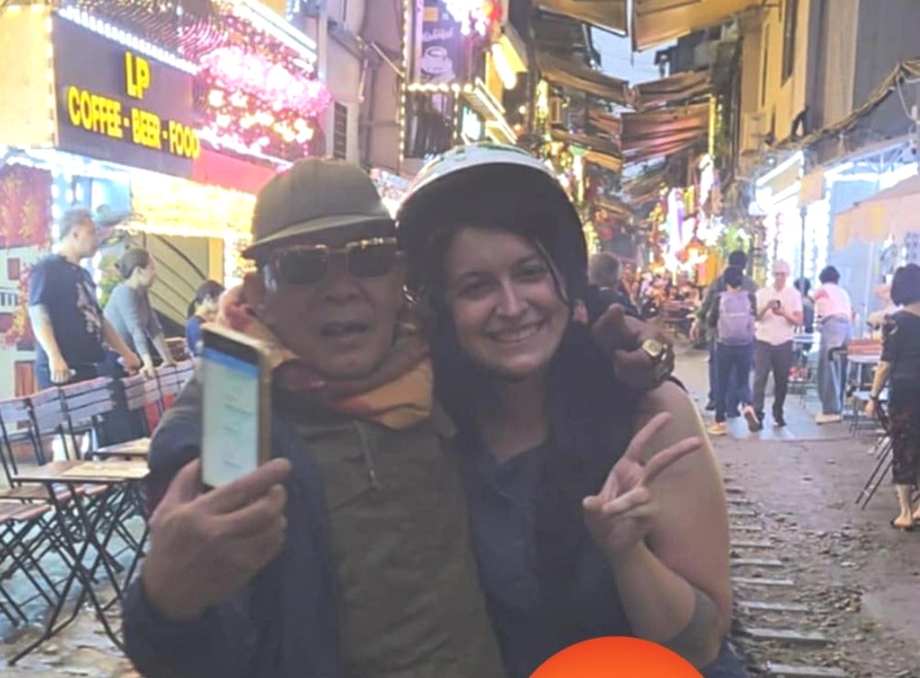 Cô gái người Mỹ tố xe ôm Hà Nội chặt chém 1 triệu đồng cho 7km - 1