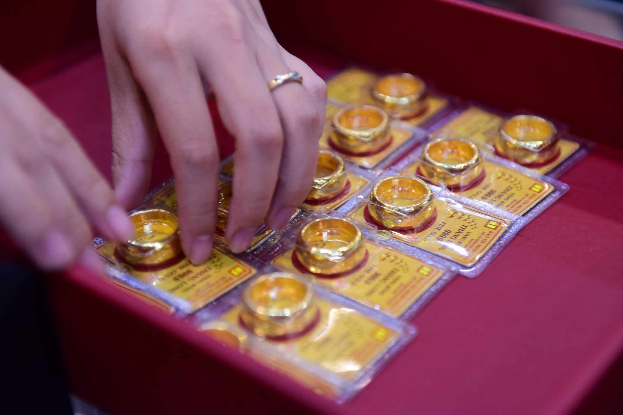 Co nen mua vang hom nay khong