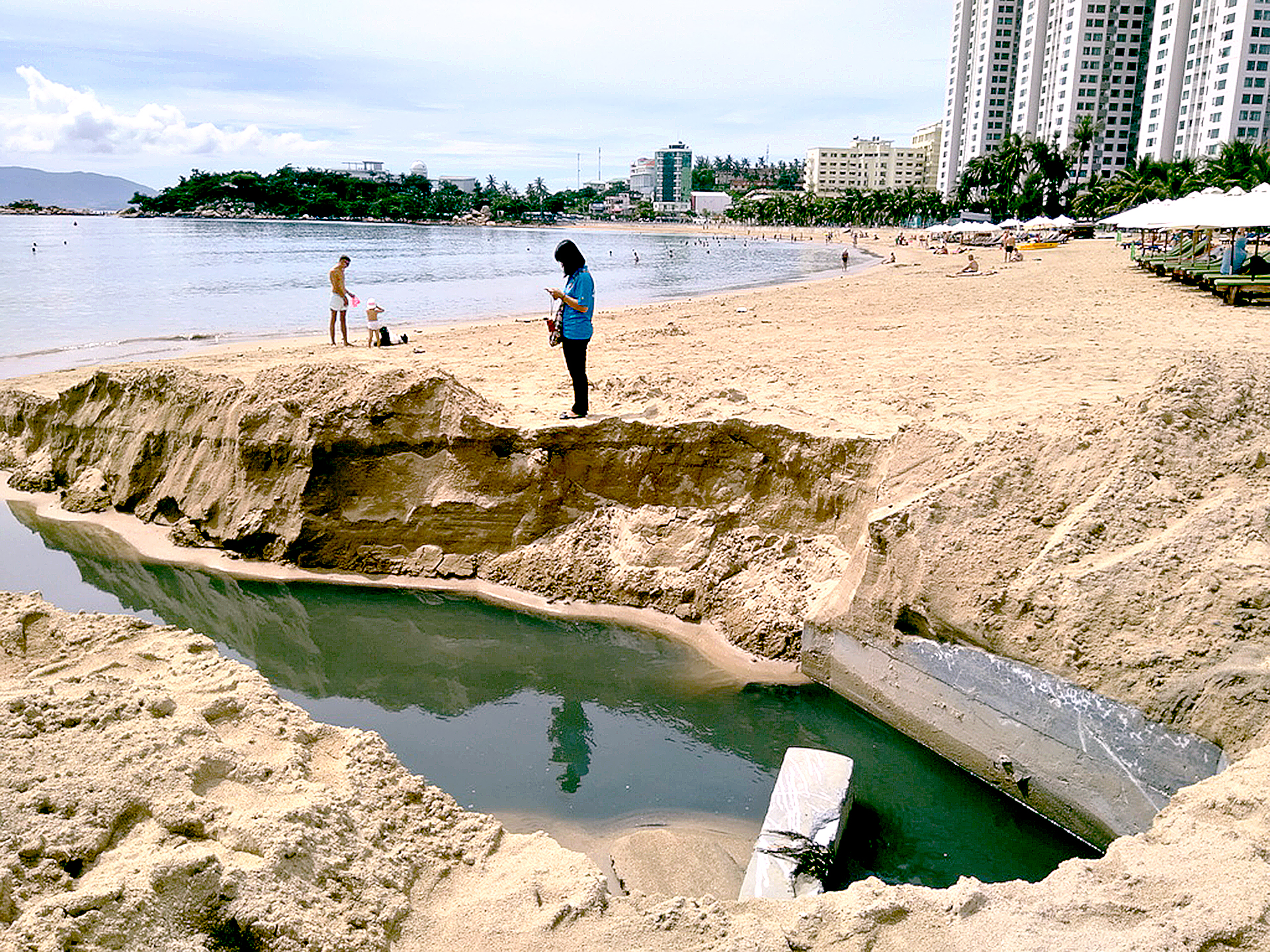 Cơ quan điều tra yêu cầu cung cấp hồ sơ, các hợp đồng về môi trường tại Khánh Hòa - Ảnh 1.