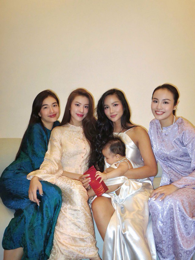 Dàn người đẹp Miss Universe "tan chảy" với biểu cảm của con gái H'Hen Niê.