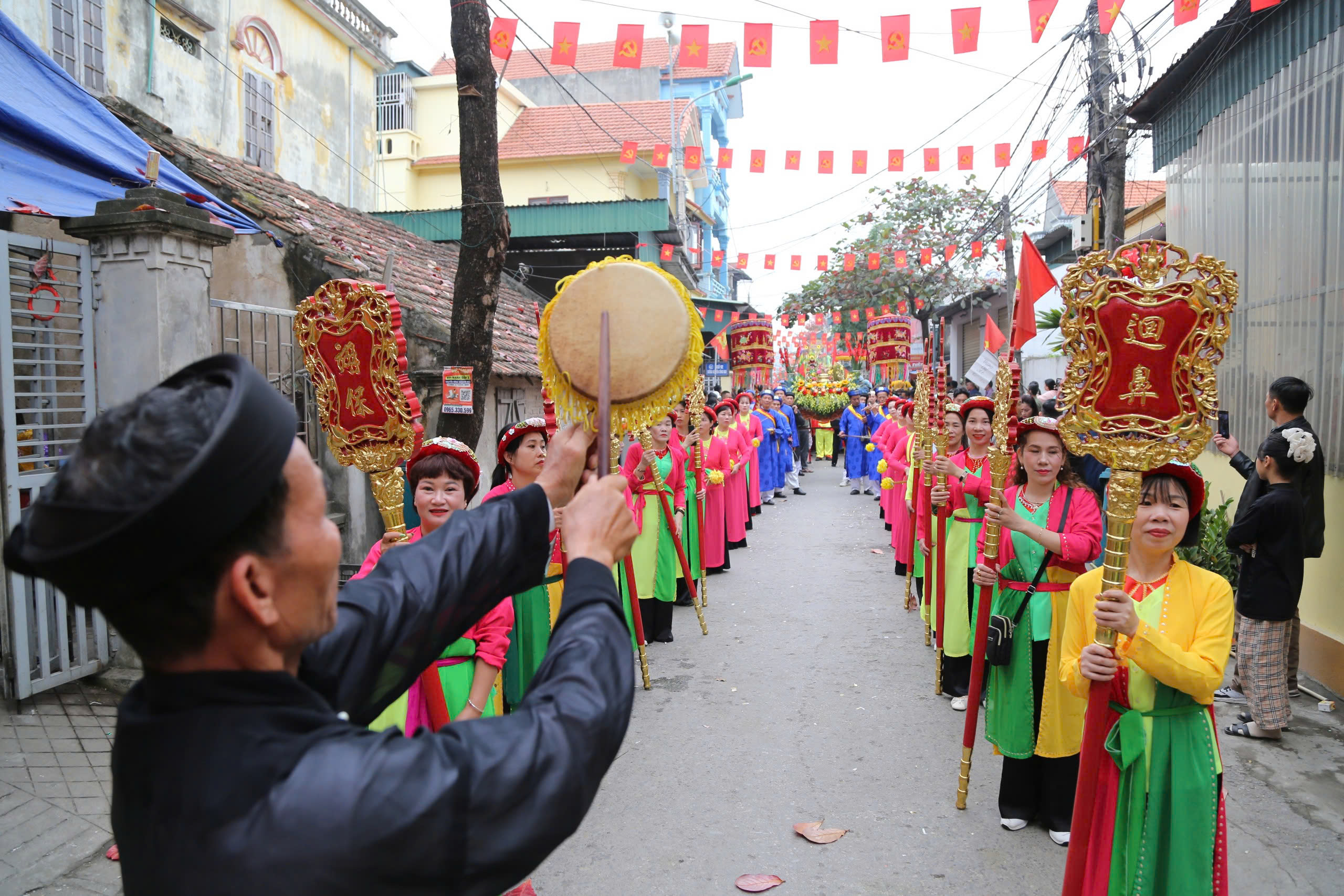 Lễ hội Tiên Công: Con rể quỳ đón bố vợ thượng thọ - Ảnh 1.