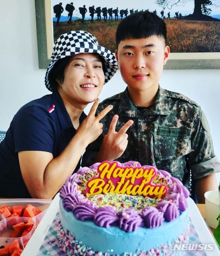 Con trai nữ diễn viên bỏ học cấp 2, trầm cảm nhốt mình trong phòng vì bố mẹ ly hôn- Ảnh 1. Con trai nữ diễn viên bỏ học cấp 2, trầm cảm nhốt mình trong phòng vì bố mẹ ly hôn- Ảnh 1.