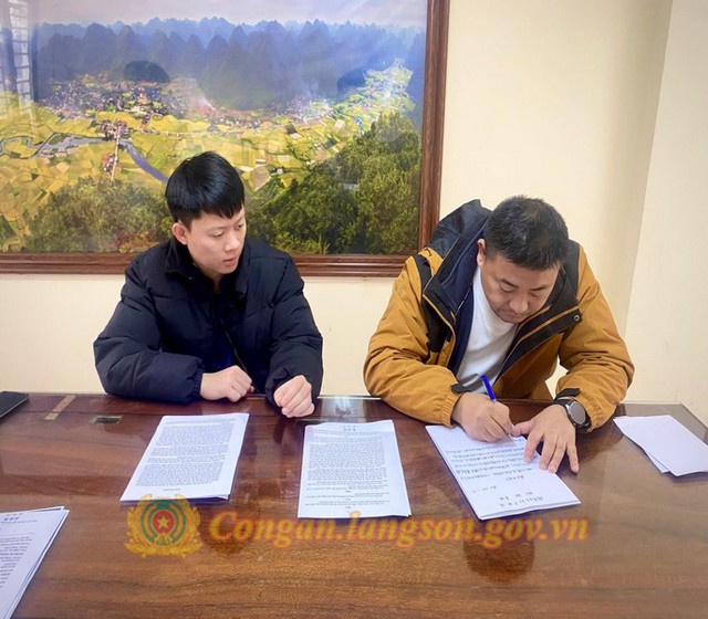 Xuất hiện nhóm người nước ngoài đến Việt Nam chụp ảnh thẻ căn cước, quét nhận diện khuôn mặt: Công an Lạng Sơn phát khuyến cáo tới người dân- Ảnh 1. Xuất hiện nhóm người nước ngoài đến Việt Nam chụp ảnh thẻ căn cước, quét nhận diện khuôn mặt: Công an Lạng Sơn phát khuyến cáo tới người dân- Ảnh 1.