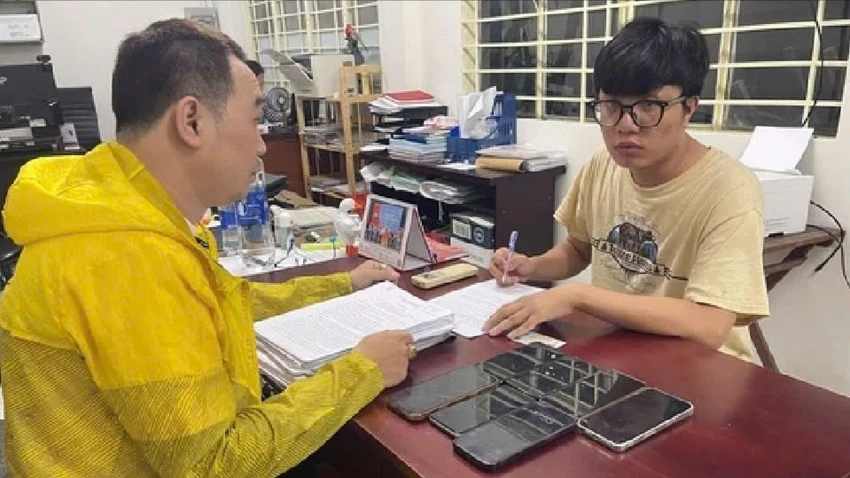 Công an cảnh báo người dân nhận được tin nhắn có nội dung sau- Ảnh 1.