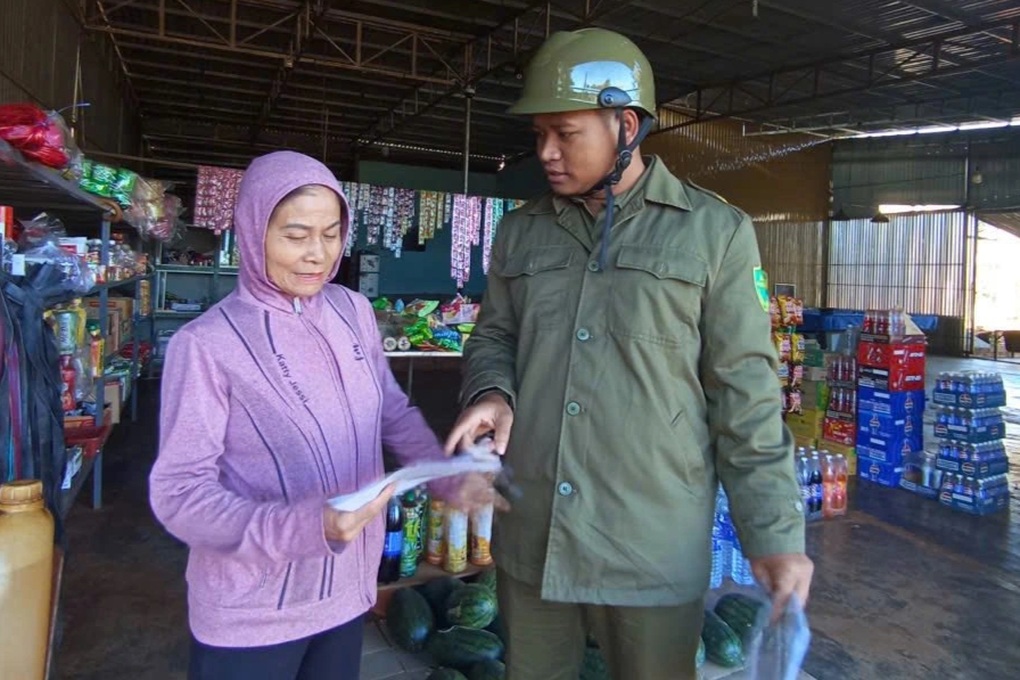 Công an gõ cửa từng nhà truy tìm manh mối vụ cướp ngân hàng ở Gia Lai - 1