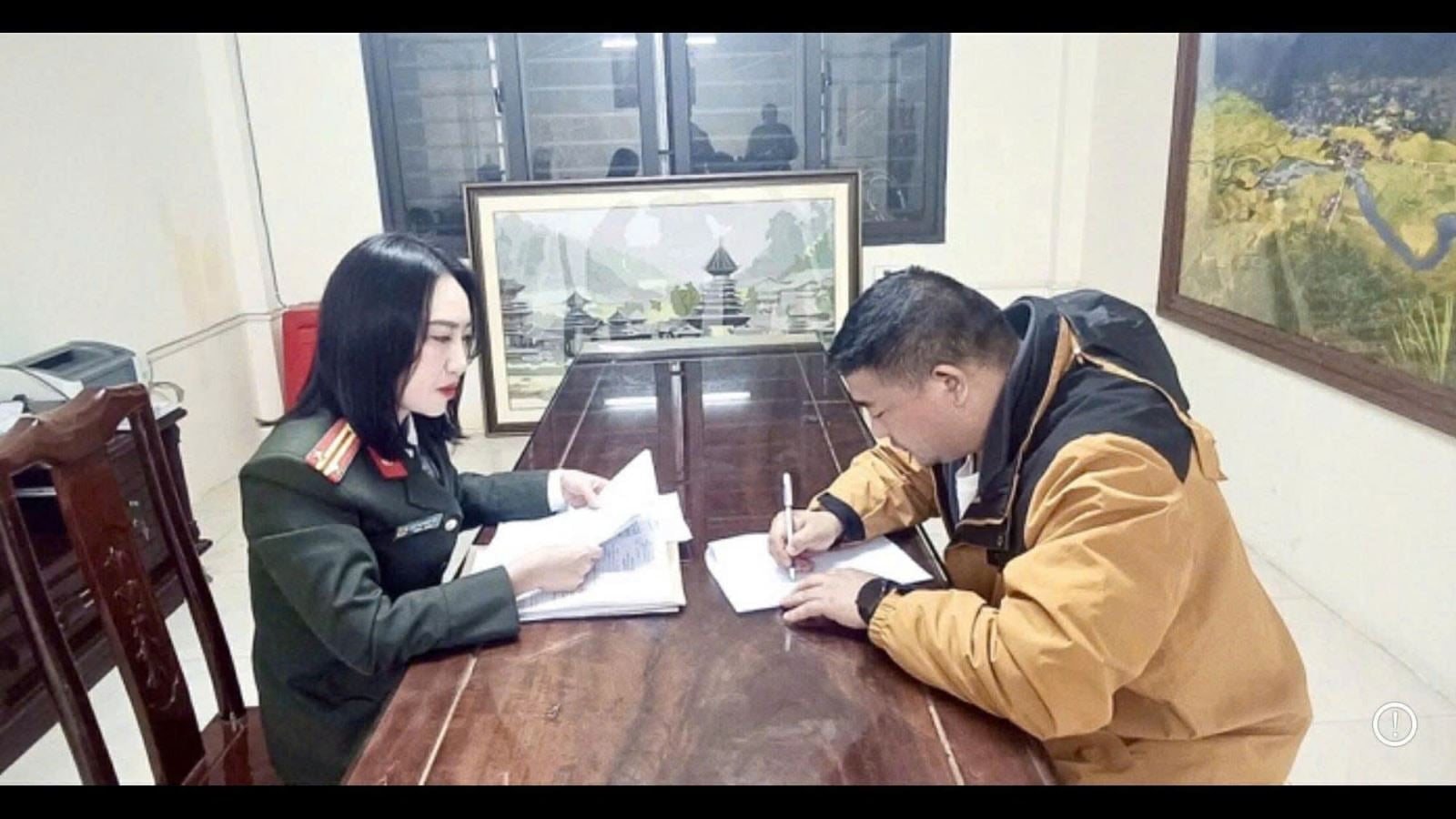 Xuất hiện nhóm người nước ngoài đến Việt Nam chụp ảnh căn cước, quét nhận diện khuôn mặt: Công an phát cảnh báo nóng tới người dân- Ảnh 1.