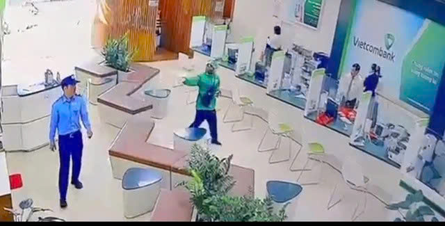 Cướp ngân hàng ở Gia Lai: Công an thu giữ 4 khẩu súng- Ảnh 1.