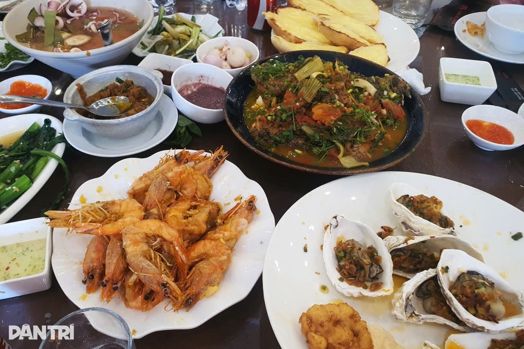 Công bố kết quả kiểm tra 121 trung tâm hội nghị, nhà hàng tiệc cưới ở TPHCM - 1