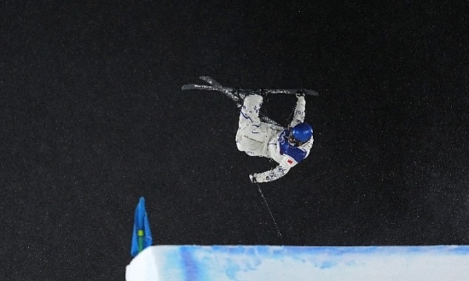 Eileen Gu thi chung kết big air, trượt tuyết tự do nữ ở Olympic mùa Đông tại Livigno, Italy tối 16/2/2026. Ảnh: Xinhua