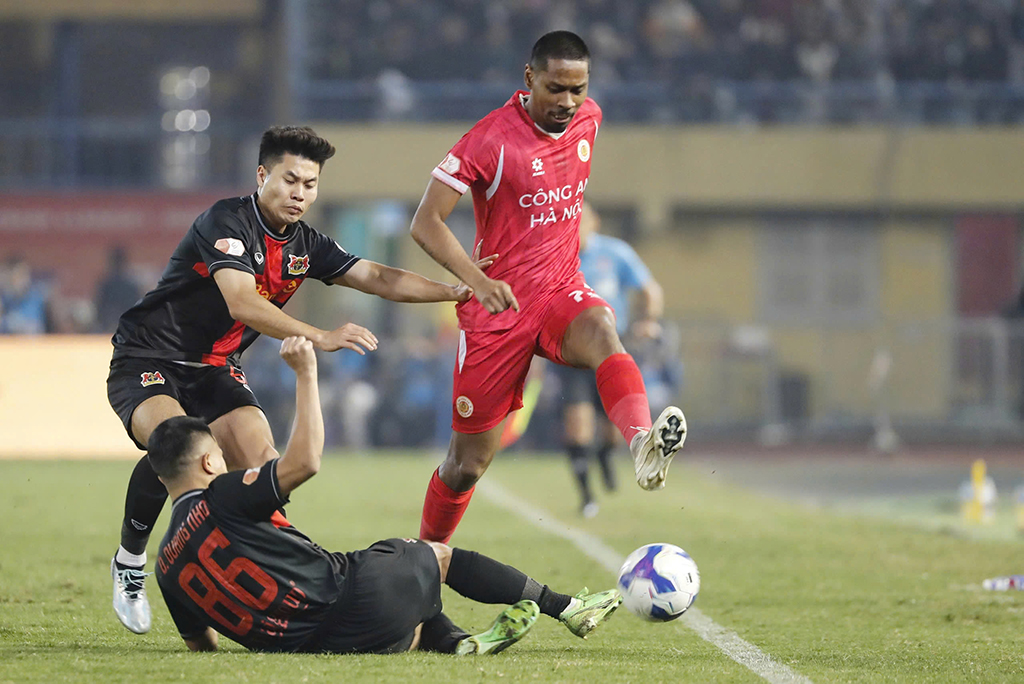 CLB Ninh Bình: Công đủ bù cho thủ?- Ảnh 1.