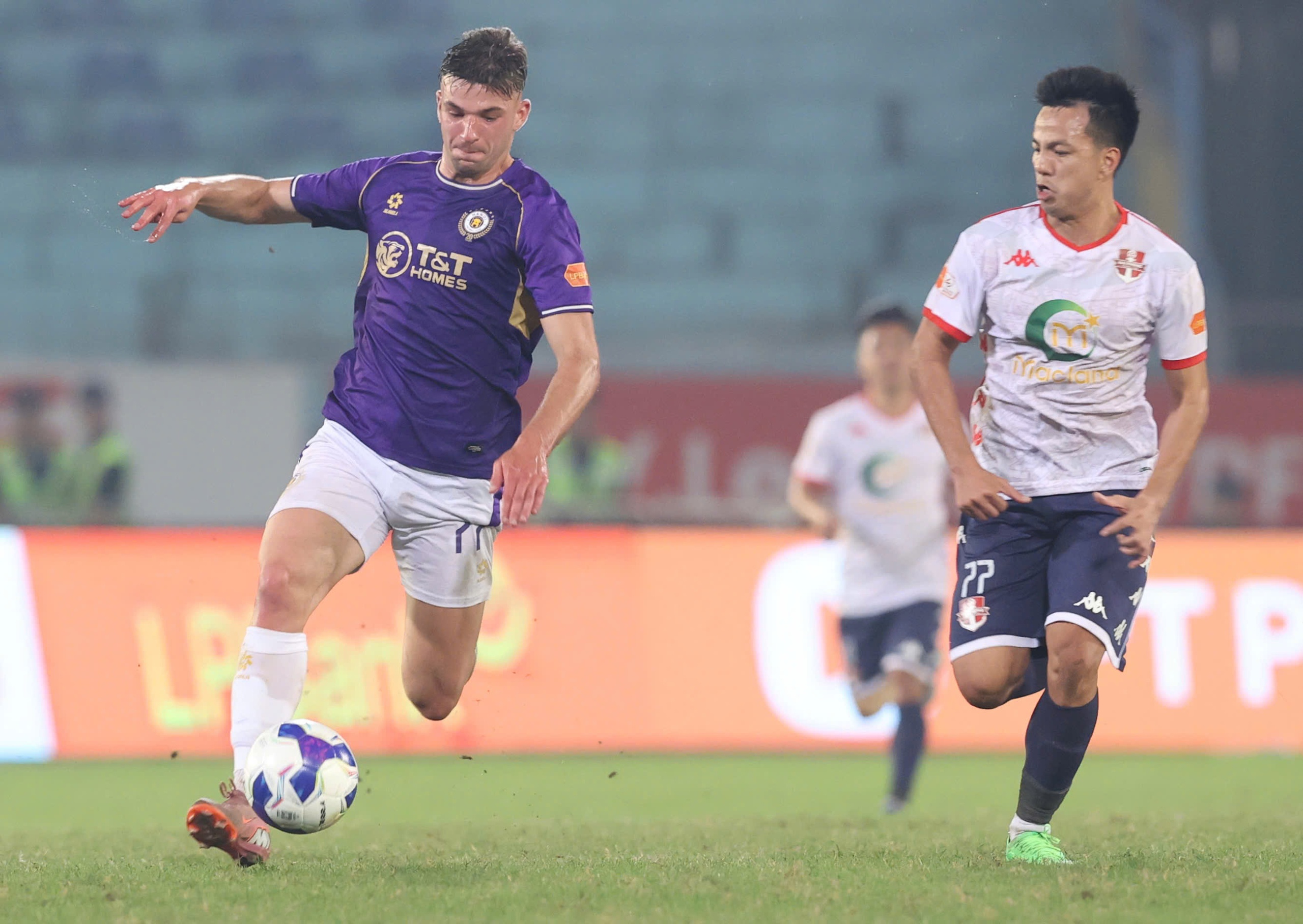 Hoàng Hên và tân binh ngoại cùng lập công, Hà Nội thắng đẹp Hải Phòng: Công phá ngoạn mục tốp 4- Ảnh 1.